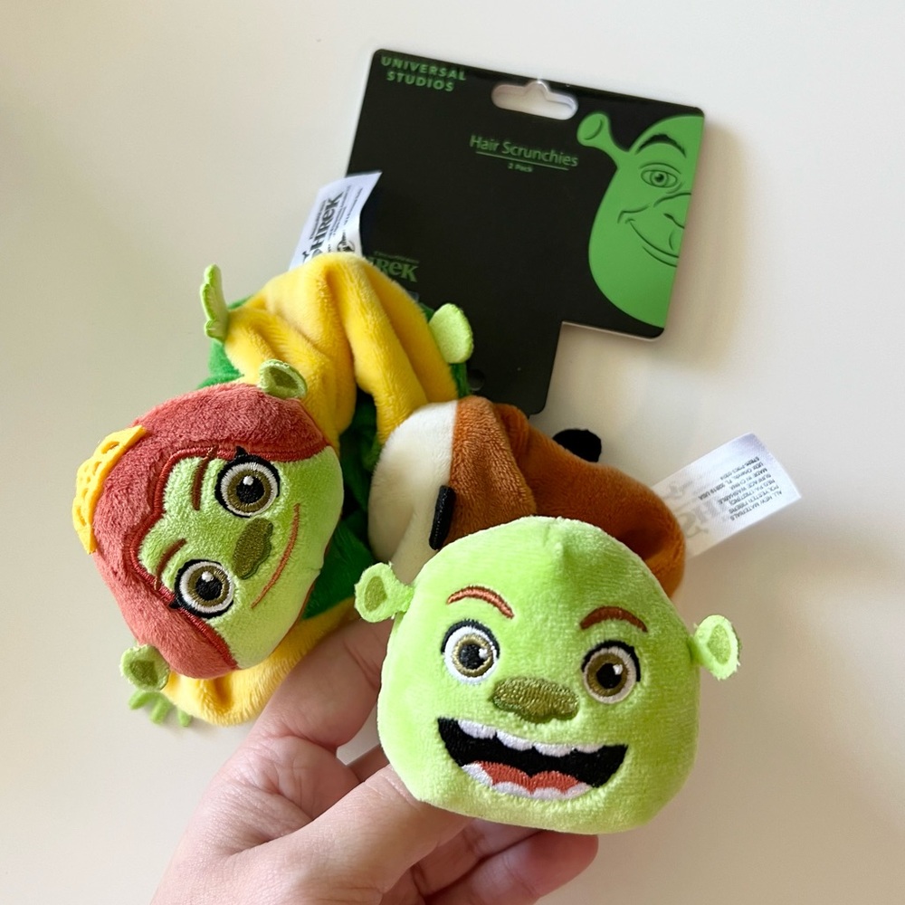 NWT Universal Studios Dreamworks Shrek & Princess Fiona Plush Hair Scrunchie Set